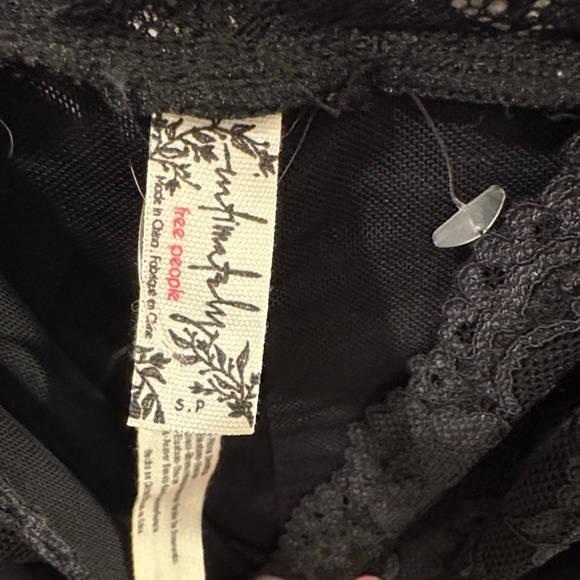 NWOT Women’s Free People Black Lace Chemise - Picture 3 of 4